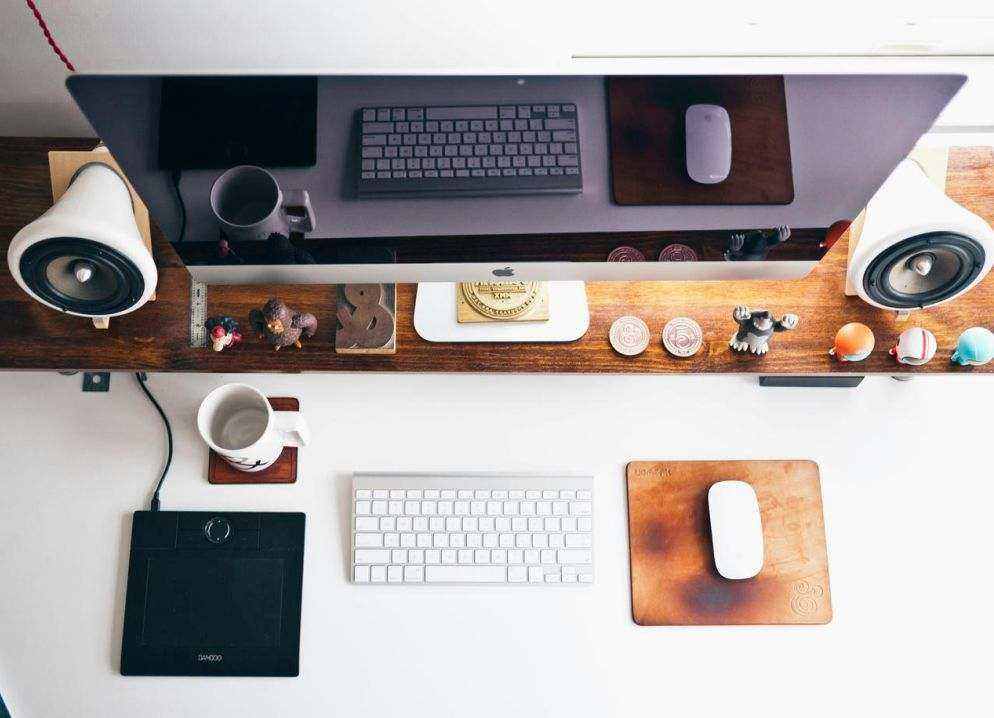 Desk accessories set